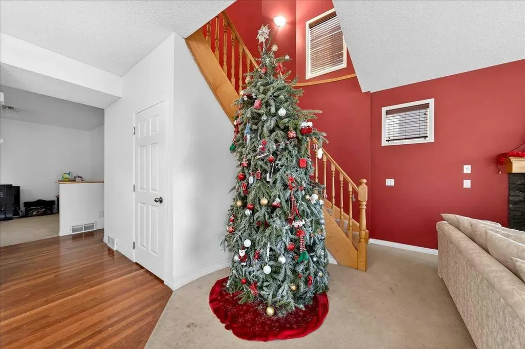 34 Saddlecrest Crescent NE Calgary AB t3j0c6