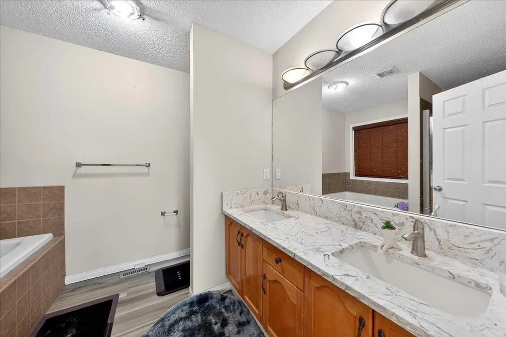 34 Saddlecrest Crescent NE Calgary AB t3j0c6