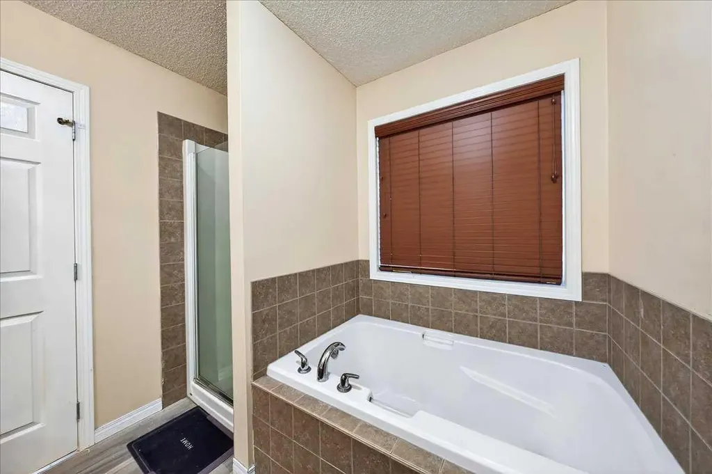 34 Saddlecrest Crescent NE Calgary AB t3j0c6