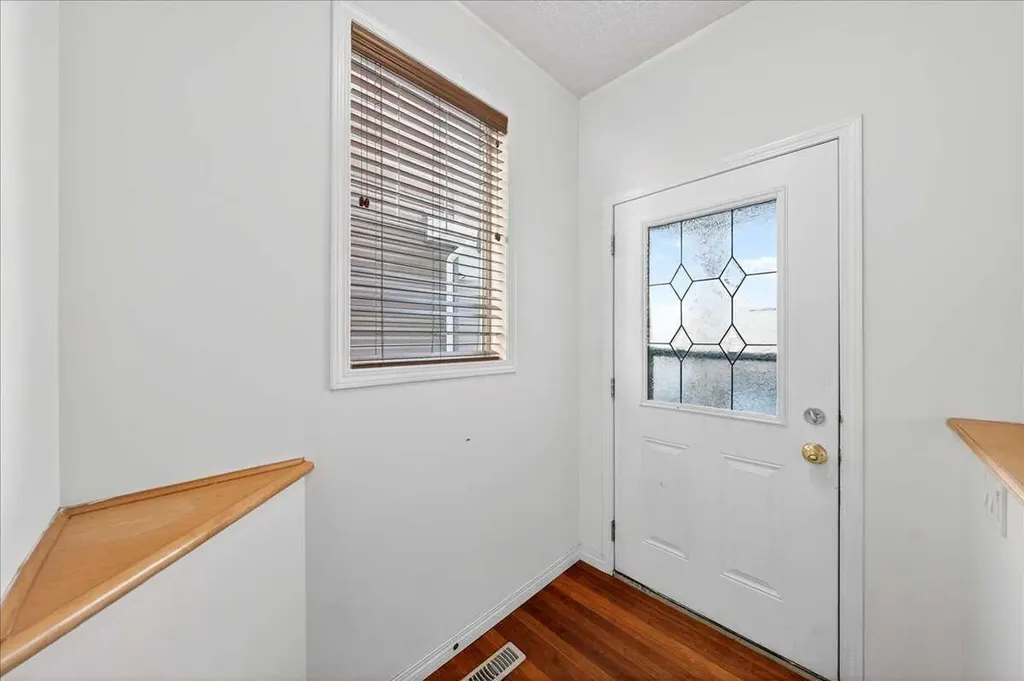 34 Saddlecrest Crescent NE Calgary AB t3j0c6