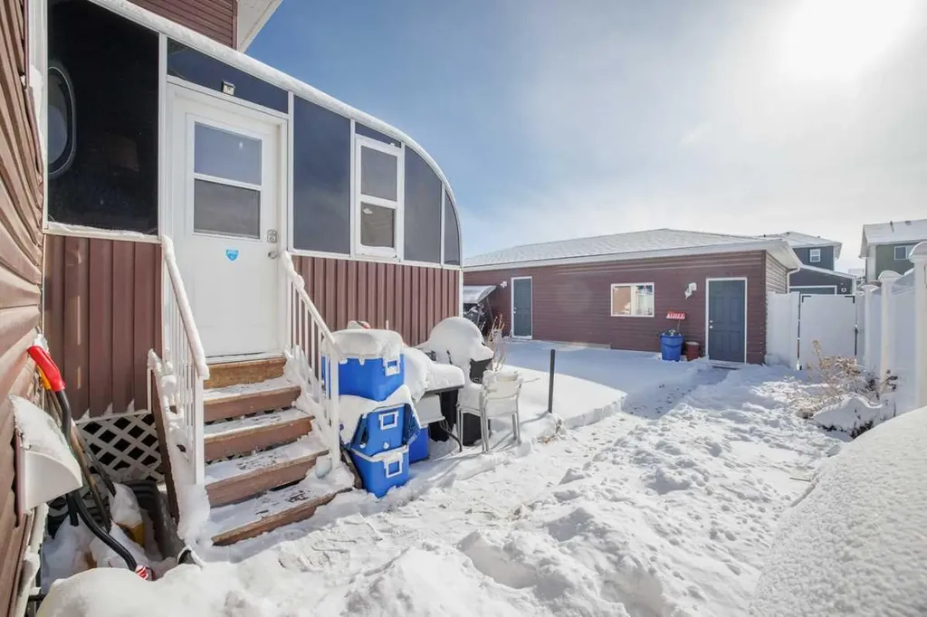 29 Redstone Common NE Calgary AB T3N 0K3