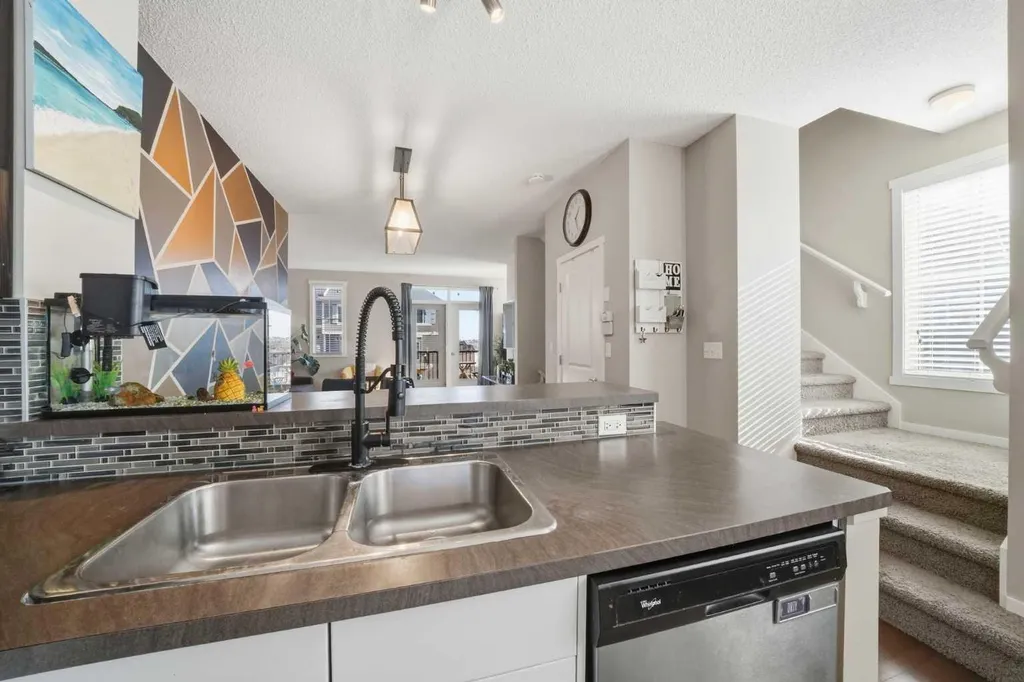 176 Evansview Gardens NW Calgary AB T3P 0L2