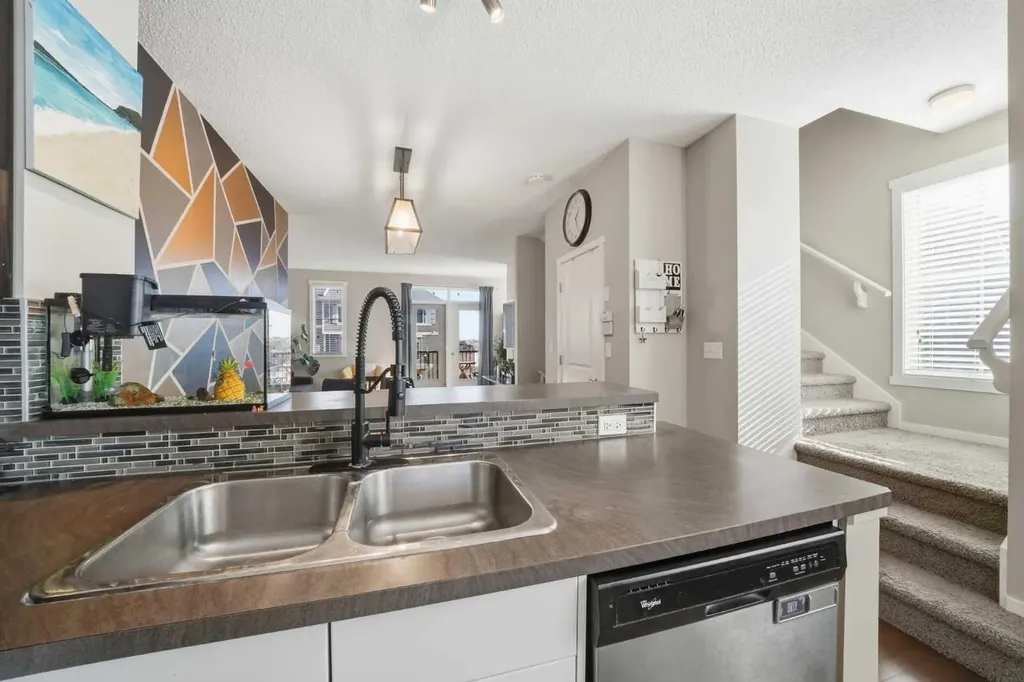 176 Evansview Gardens NW Calgary AB T3P 0L2