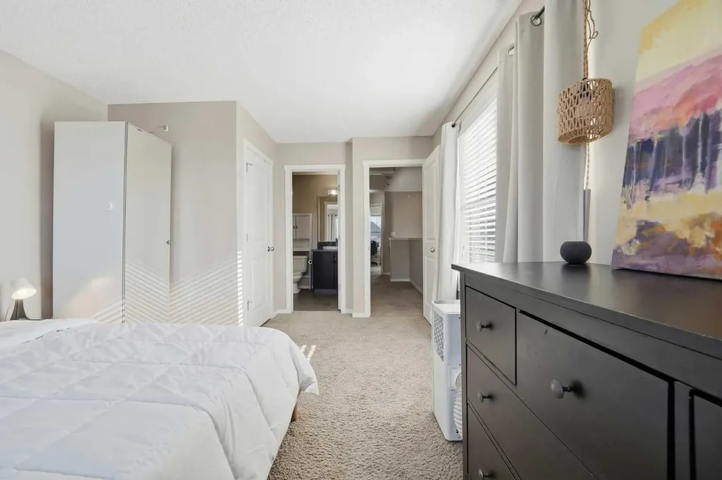 176 Evansview Gardens NW Calgary AB T3P 0L2