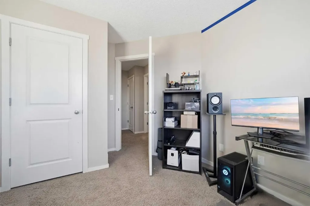 176 Evansview Gardens NW Calgary AB T3P 0L2