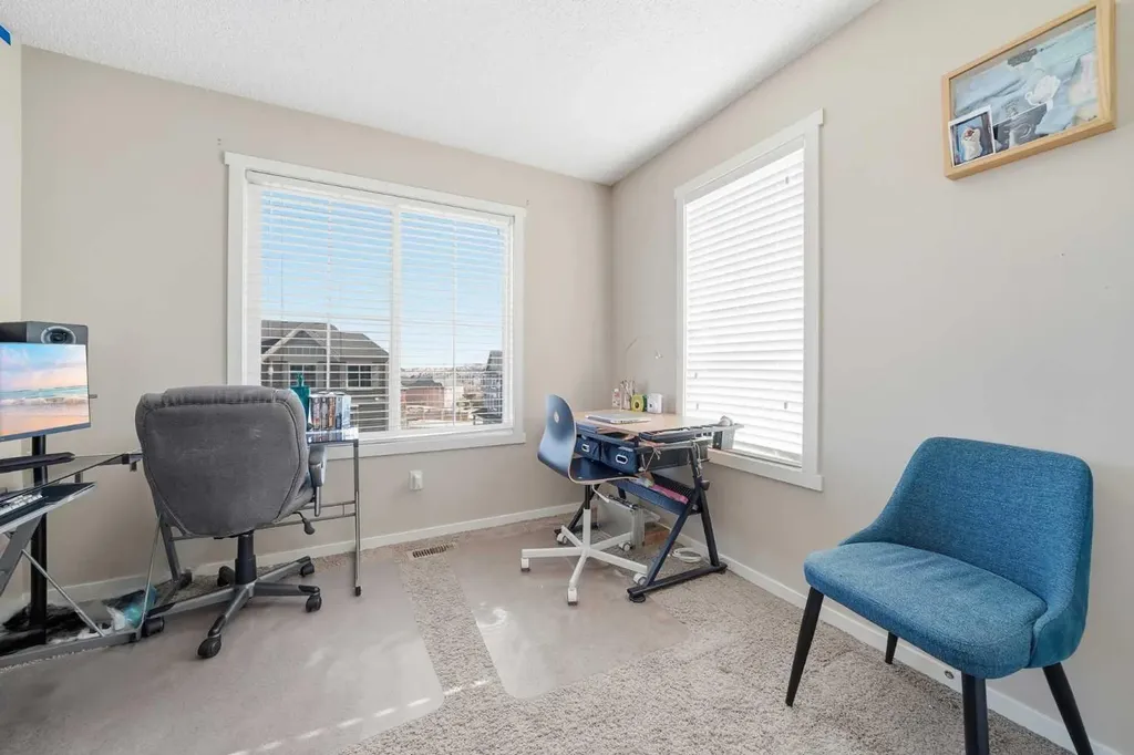 176 Evansview Gardens NW Calgary AB T3P 0L2
