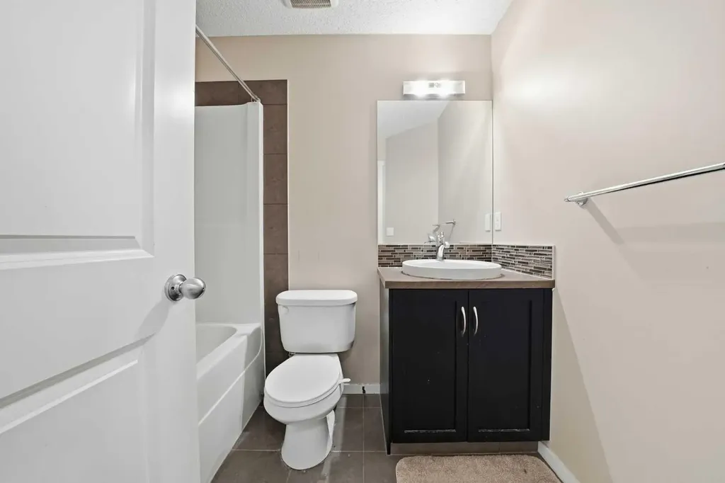 176 Evansview Gardens NW Calgary AB T3P 0L2