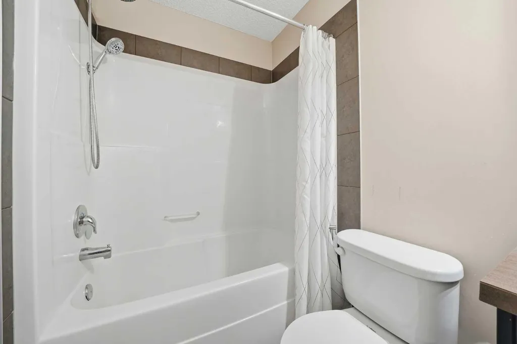 176 Evansview Gardens NW Calgary AB T3P 0L2