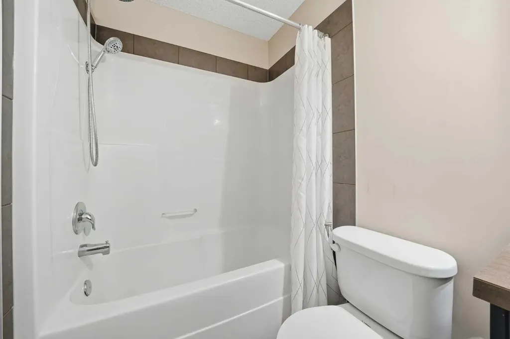 176 Evansview Gardens NW Calgary AB T3P 0L2