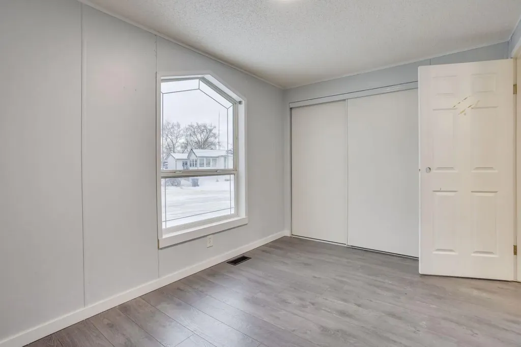 164 Grandview Crescent Fort Mcmurray AB T9H 4X8