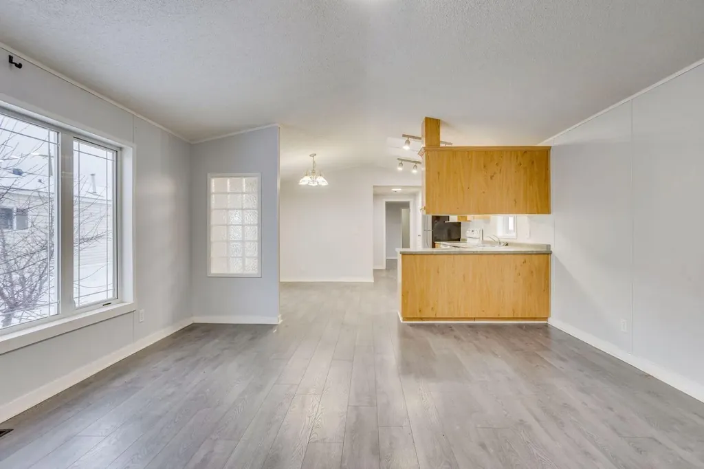 164 Grandview Crescent Fort Mcmurray AB T9H 4X8