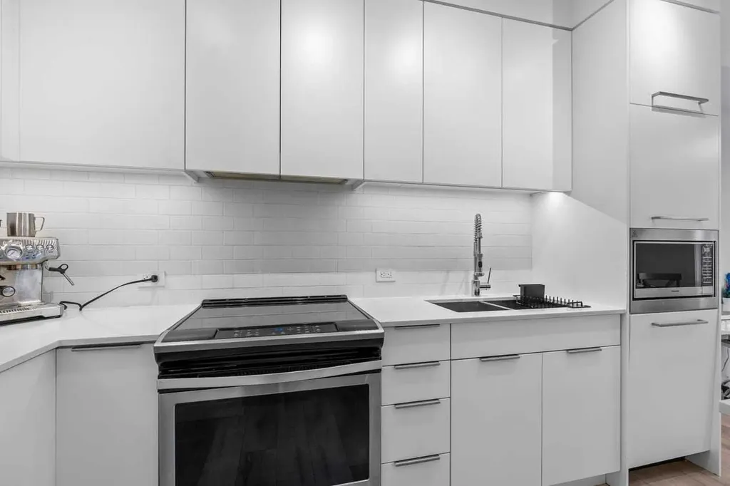 3125 39 Street NW Calgary AB T3B 6H5