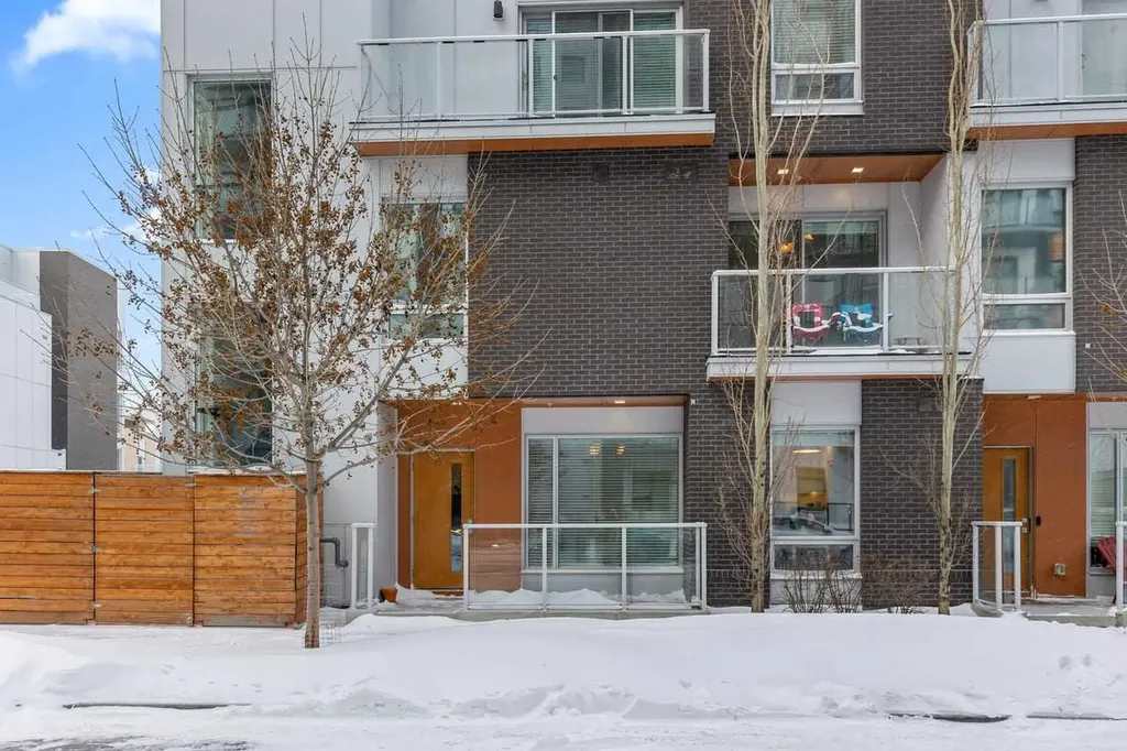 3125 39 Street NW Calgary AB T3B 6H5