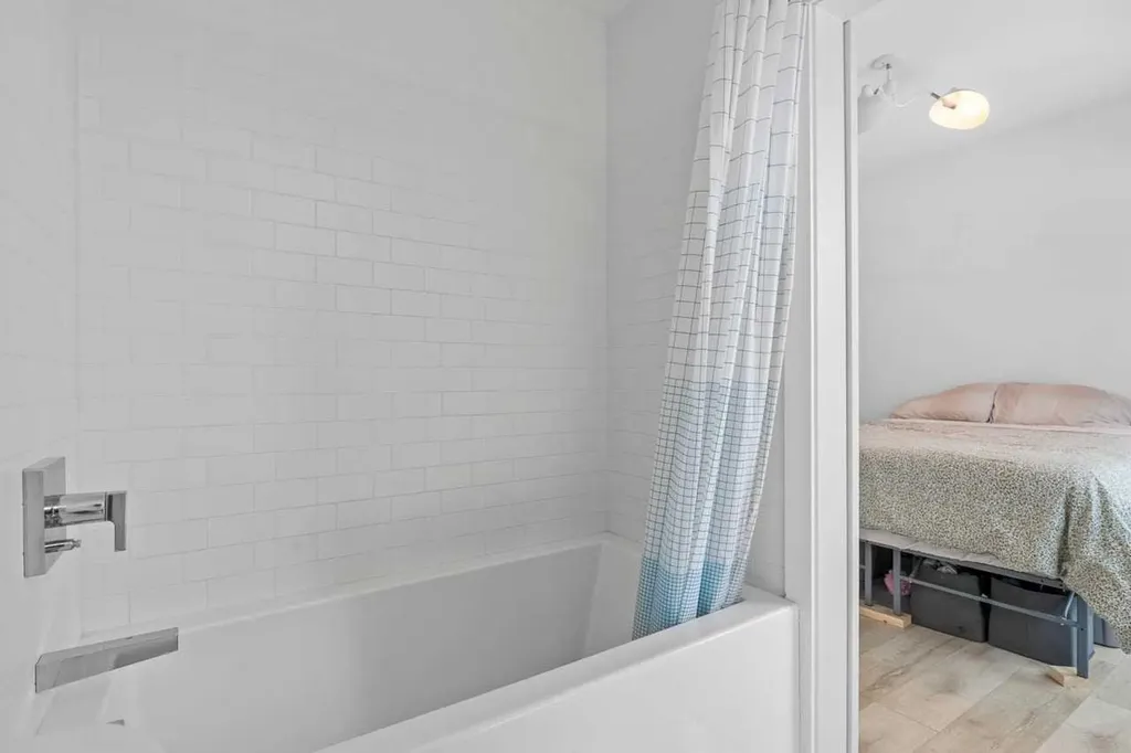 3125 39 Street NW Calgary AB T3B 6H5