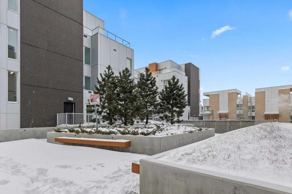 3125 39 Street NW Calgary AB T3B 6H5
