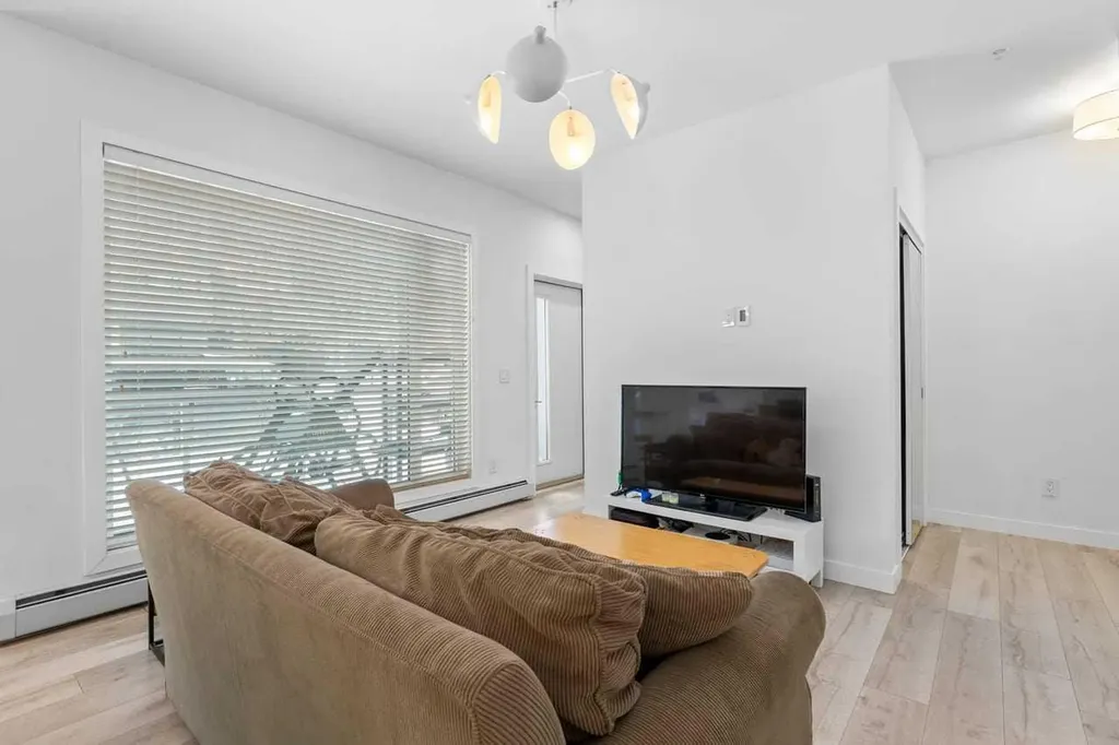 3125 39 Street NW Calgary AB T3B 6H5