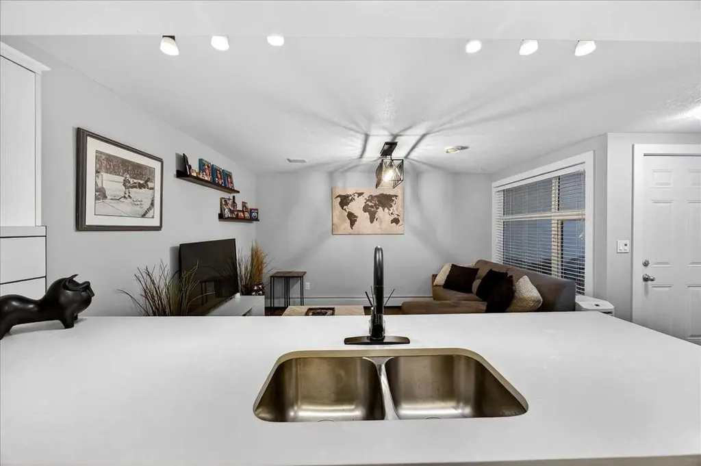 2815 17 Street SW Calgary AB T2T 6T5