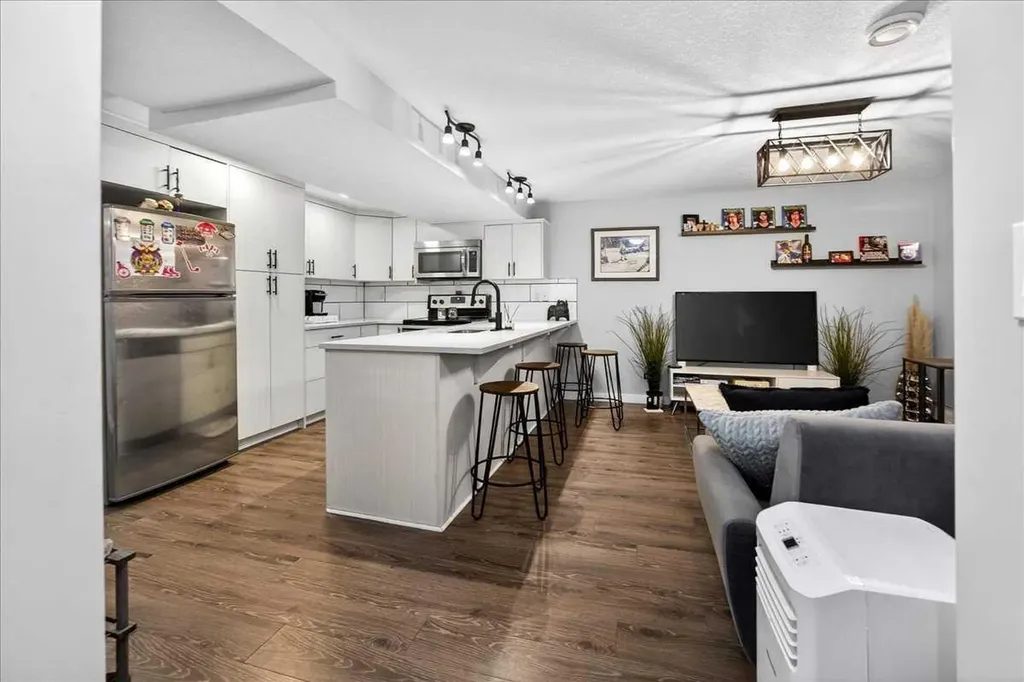 2815 17 Street SW Calgary AB T2T 6T5