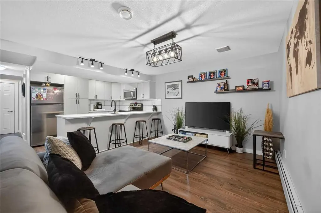 2815 17 Street SW Calgary AB T2T 6T5