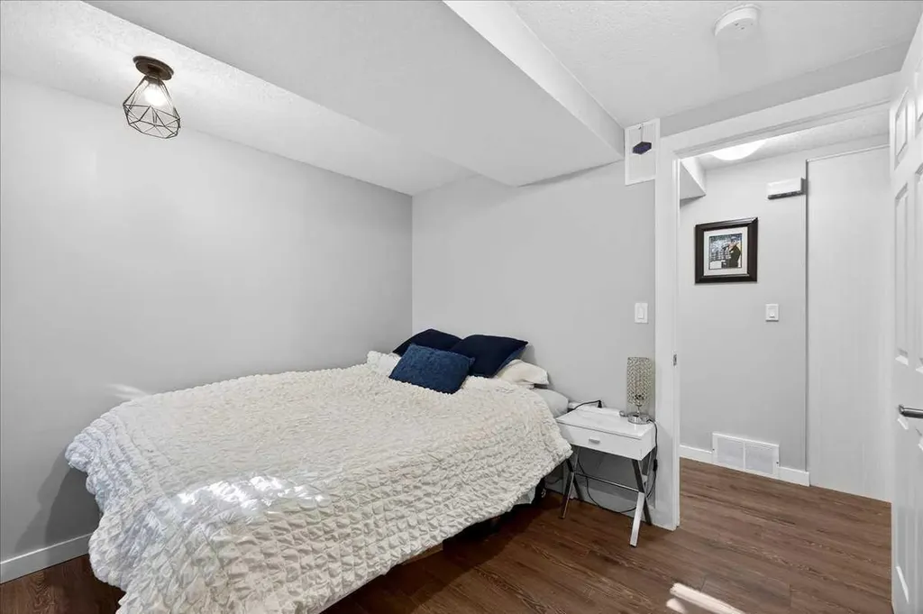 2815 17 Street SW Calgary AB T2T 6T5