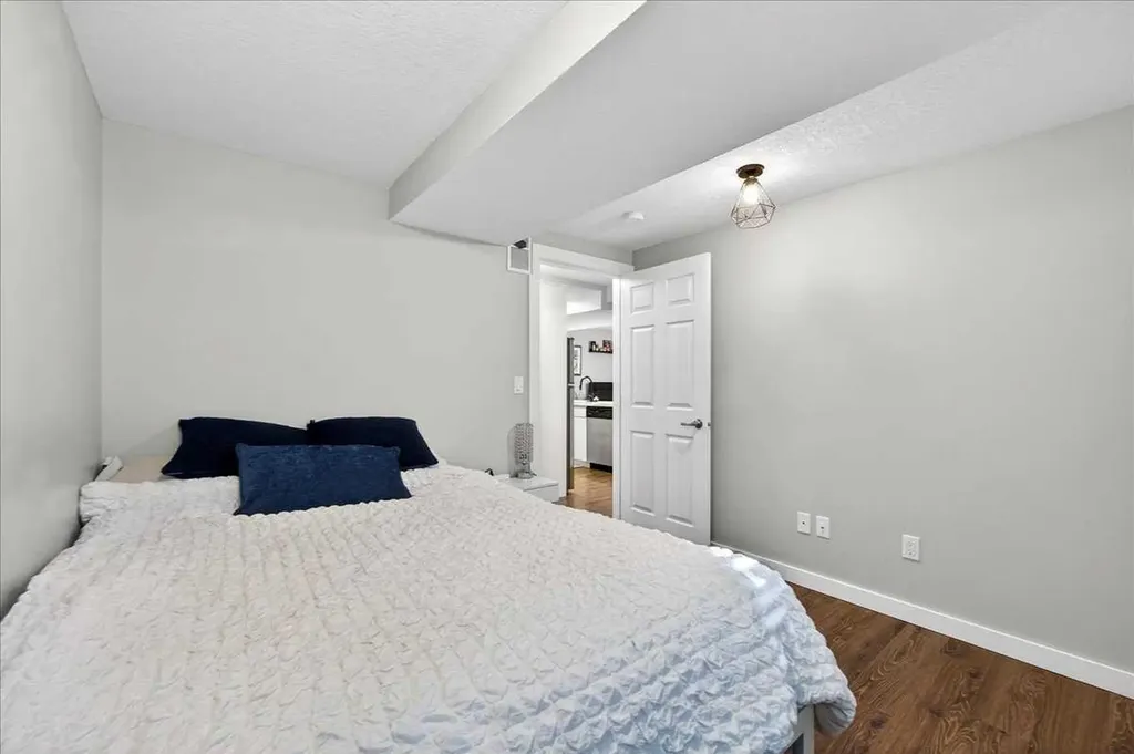 2815 17 Street SW Calgary AB T2T 6T5
