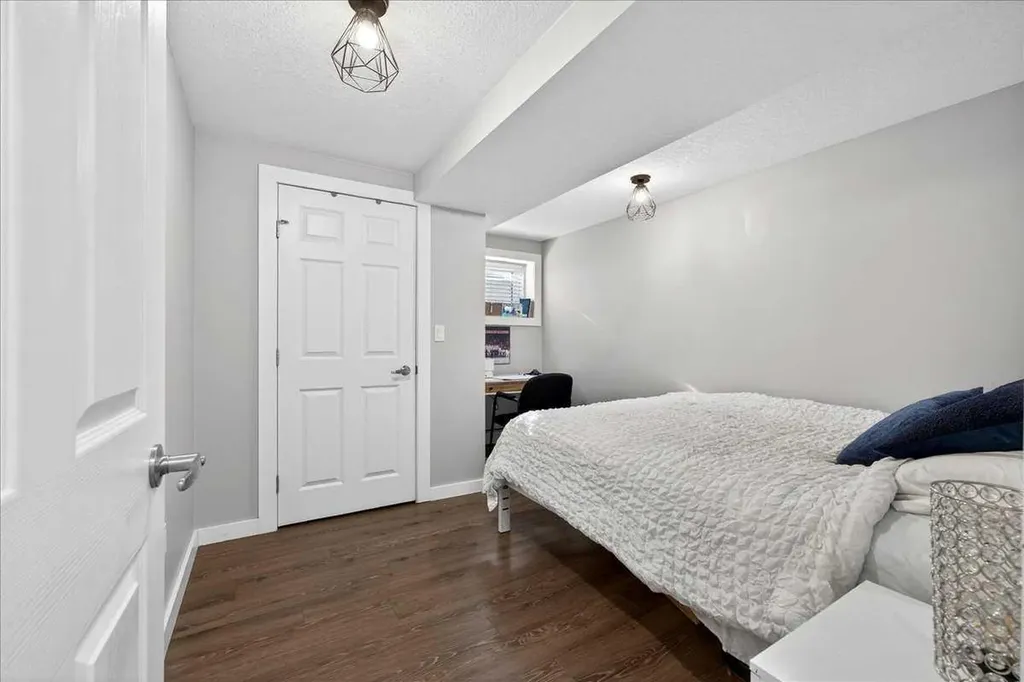 2815 17 Street SW Calgary AB T2T 6T5