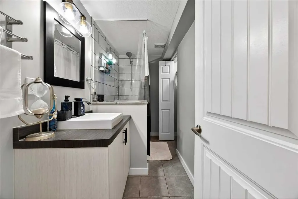 2815 17 Street SW Calgary AB T2T 6T5