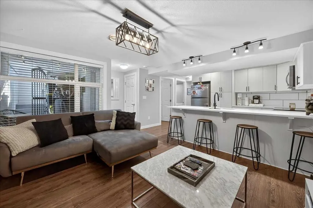 2815 17 Street SW Calgary AB T2T 6T5