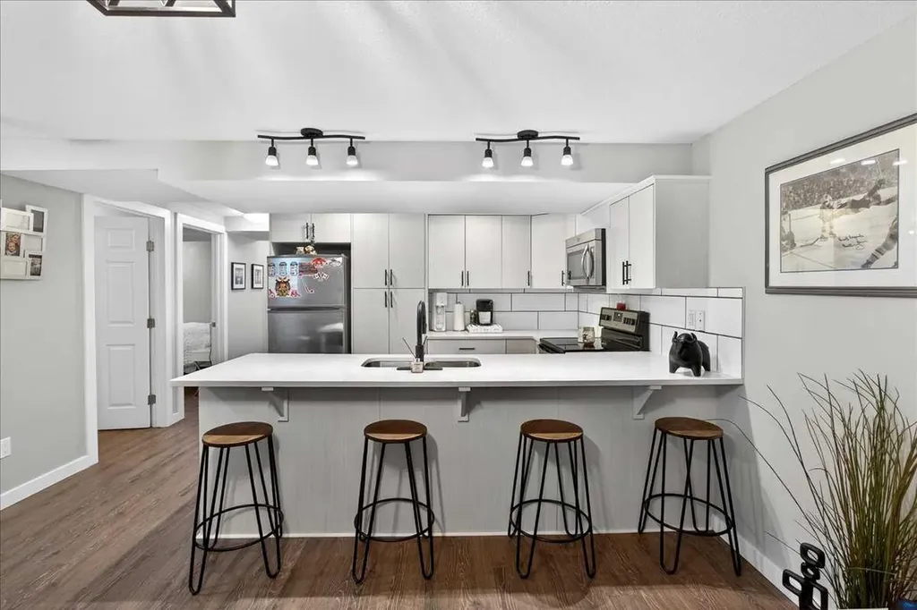 2815 17 Street SW Calgary AB T2T 6T5