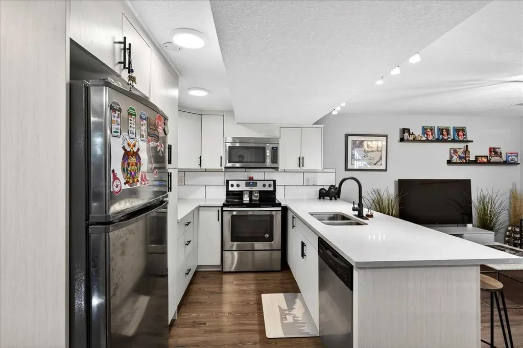 2815 17 Street SW Calgary AB T2T 6T5