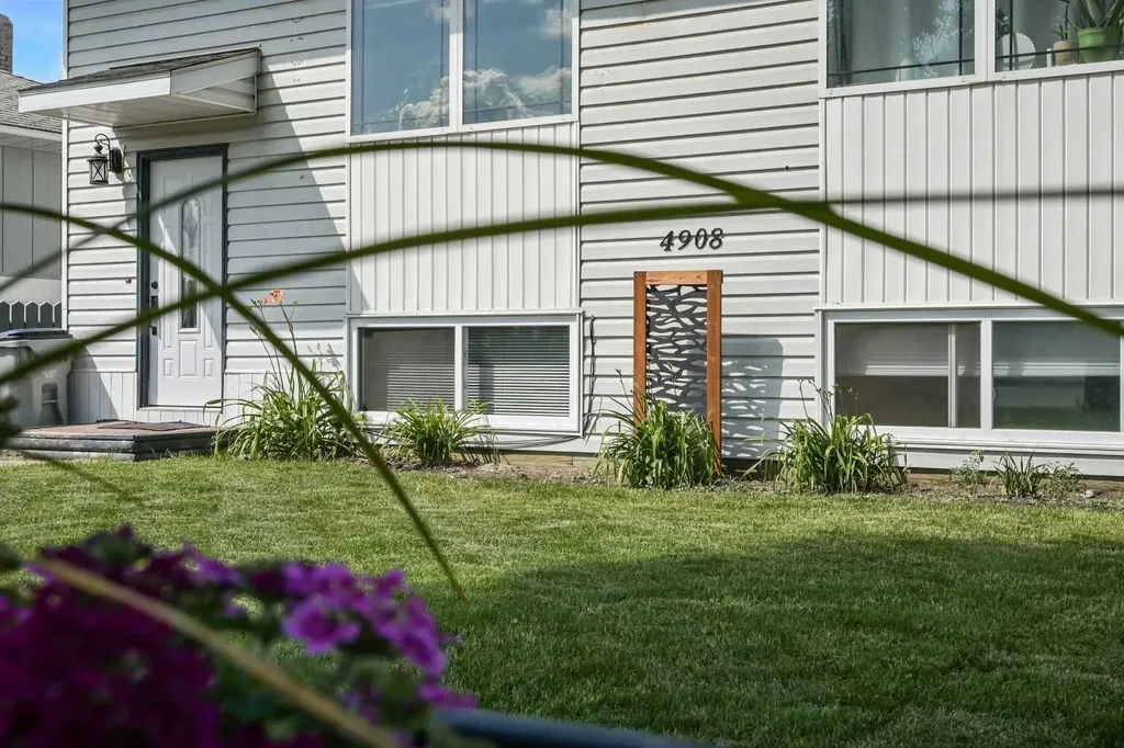 4908 54 Avenue High Prairie AB T0G 1E0