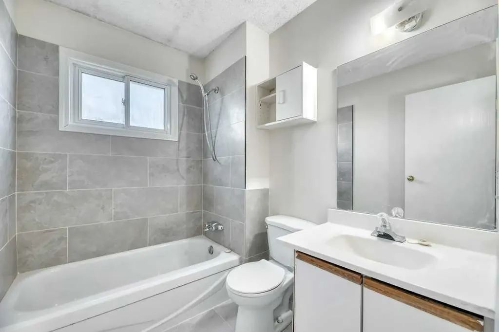 131 Templehill Drive NE Calgary AB T2Y 4T1