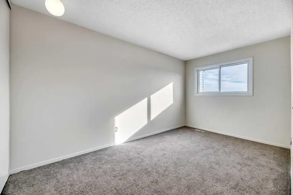 131 Templehill Drive NE Calgary AB T2Y 4T1