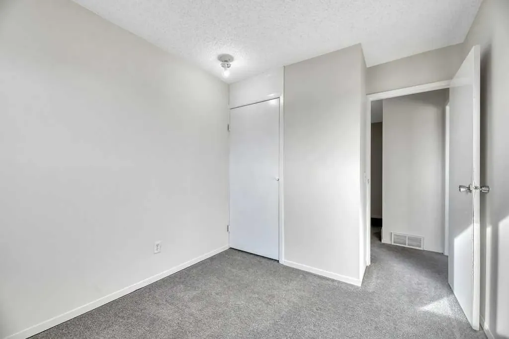 131 Templehill Drive NE Calgary AB T2Y 4T1