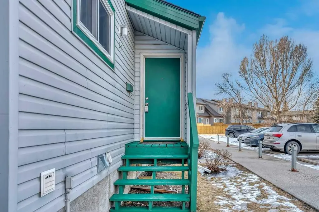 131 Templehill Drive NE Calgary AB T2Y 4T1