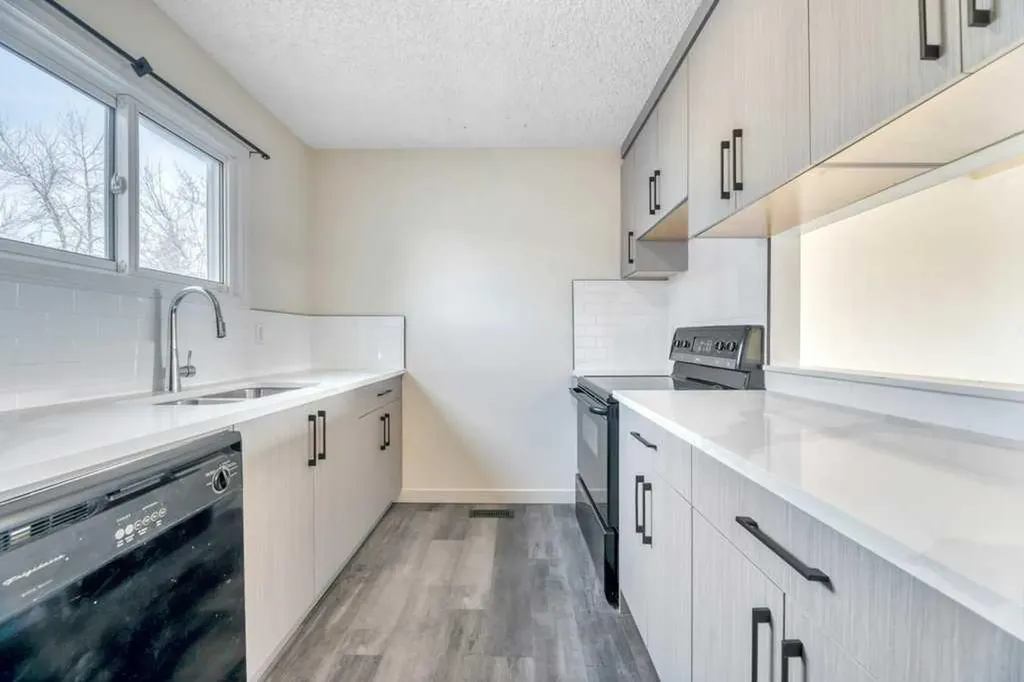 131 Templehill Drive NE Calgary AB T2Y 4T1