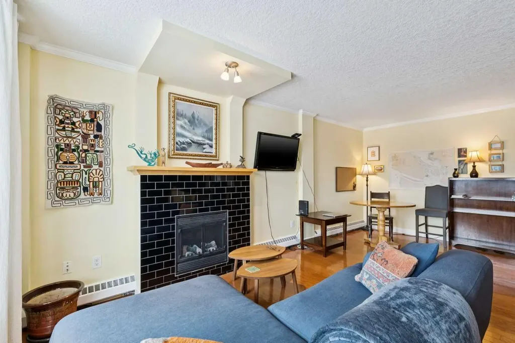 1225 15 Avenue SW Calgary AB T3C 0X6