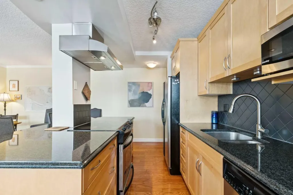 1225 15 Avenue SW Calgary AB T3C 0X6