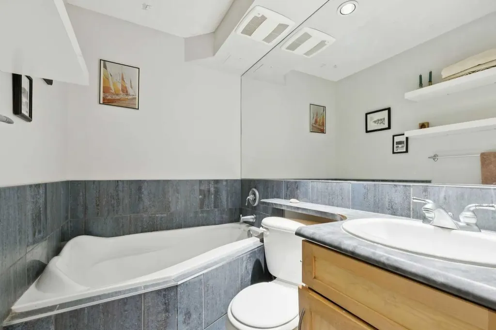 1225 15 Avenue SW Calgary AB T3C 0X6