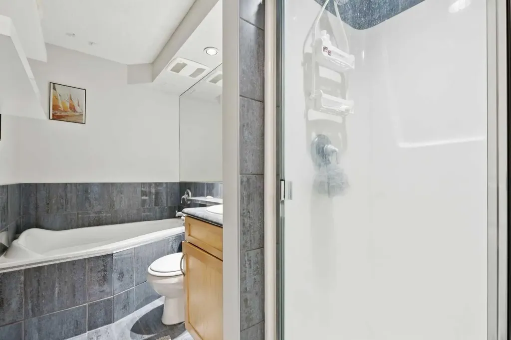 1225 15 Avenue SW Calgary AB T3C 0X6