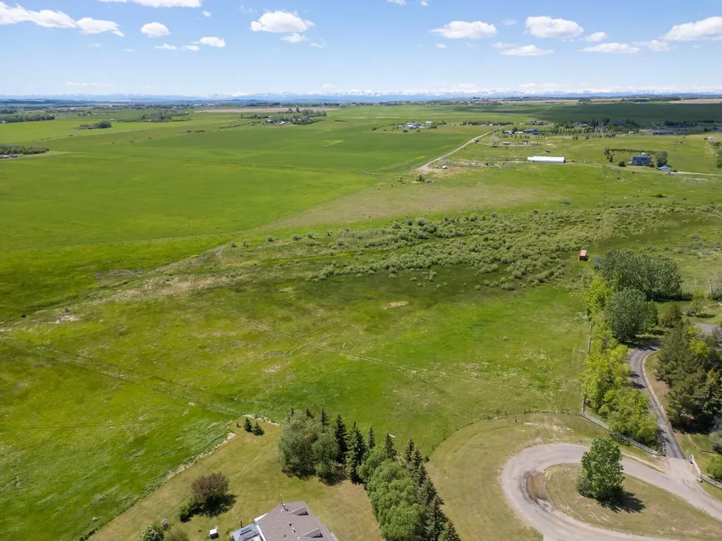 306085 92 Street E Rural Foothills County AB T0L 0X0