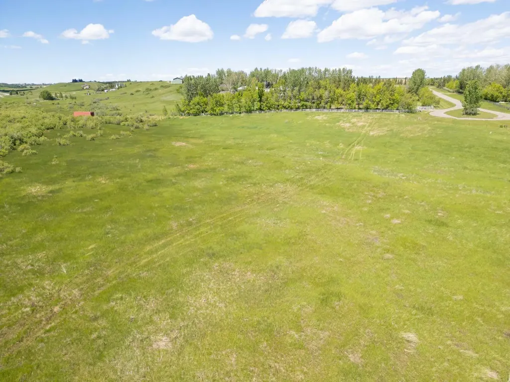 306085 92 Street E Rural Foothills County AB T0L 0X0