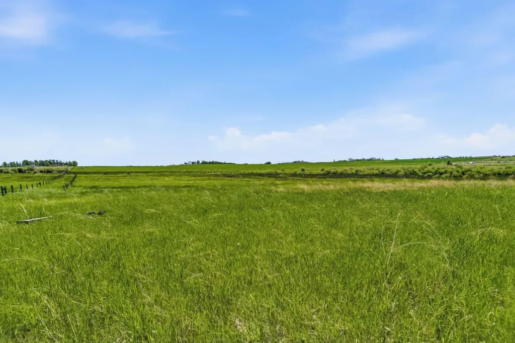 306085 92 Street E Rural Foothills County AB T0L 0X0