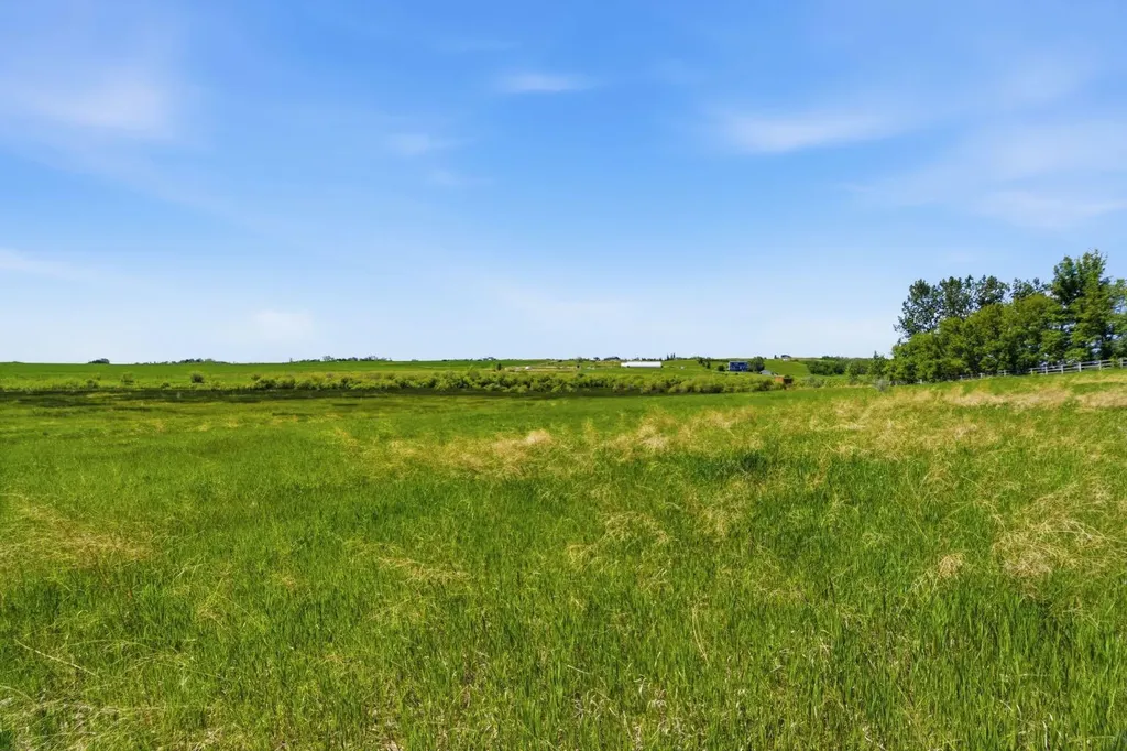 306085 92 Street E Rural Foothills County AB T0L 0X0