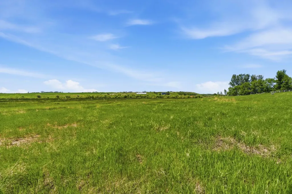 306085 92 Street E Rural Foothills County AB T0L 0X0