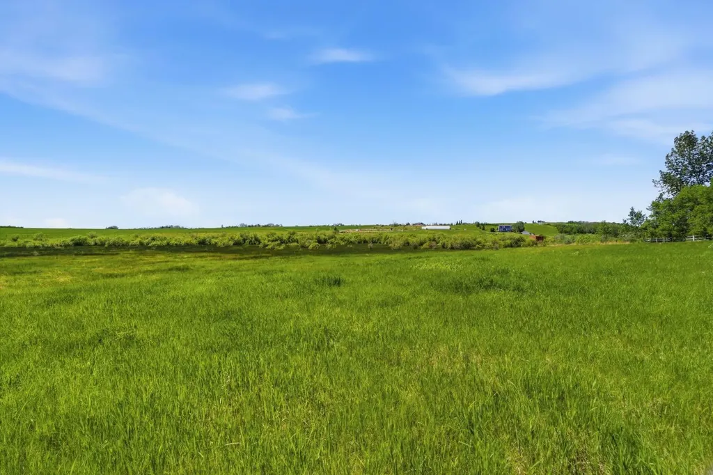 306085 92 Street E Rural Foothills County AB T0L 0X0