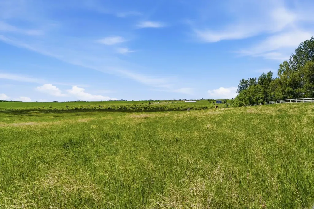 306085 92 Street E Rural Foothills County AB T0L 0X0