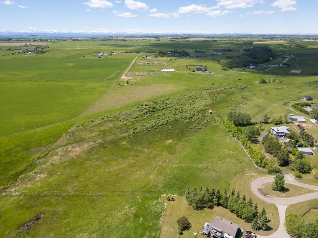 306085 92 Street E Rural Foothills County AB T0L 0X0