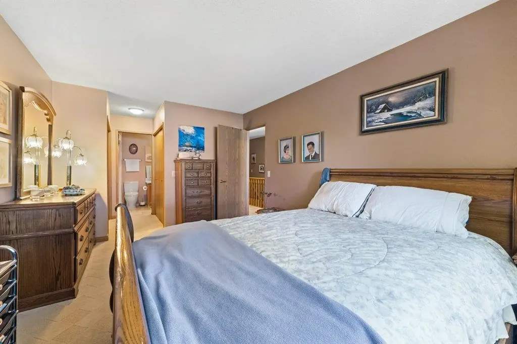 52 Macewan Park Heights NW Calgary AB T3K 3W7