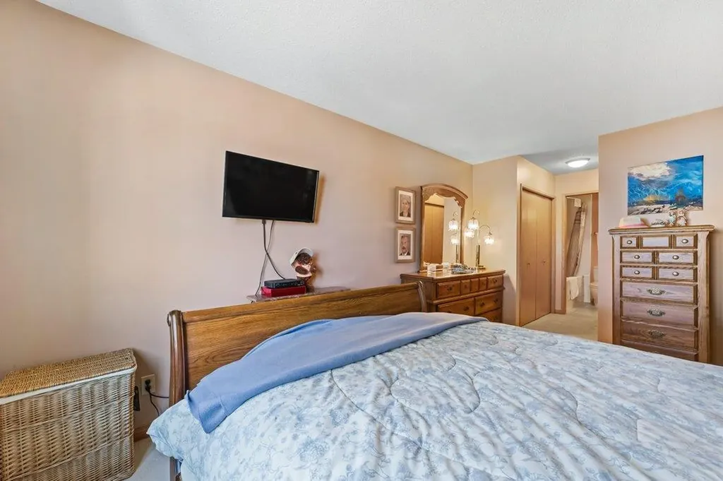52 Macewan Park Heights NW Calgary AB T3K 3W7